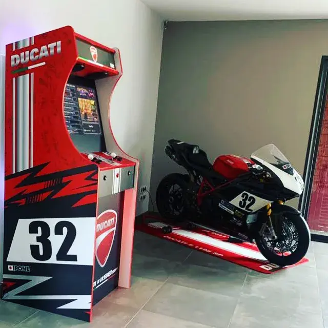 Borne arcade Ducati sur mesure, composants Sanwa — Art'cade Design Nice