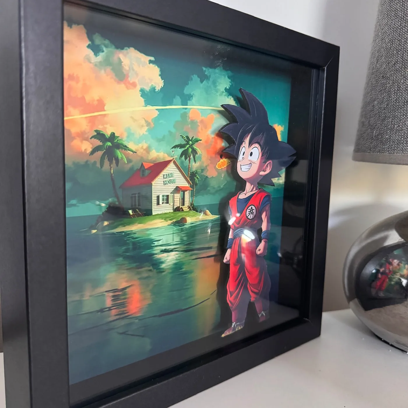 Cadre relief carré : un visuel Dragon Ball reconstitué en relief dans une boîte-cadre carrée.