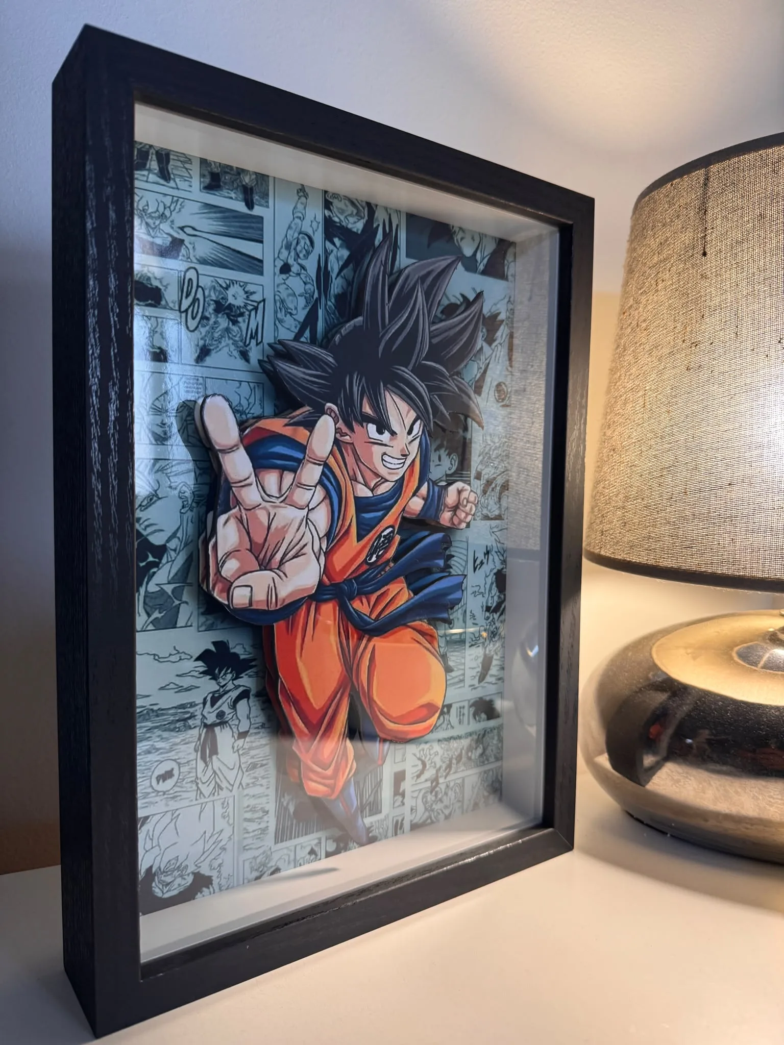 Cadre relief carré : Goku de Dragon Ball en composition relief encadrée — Art'cade Design Nice