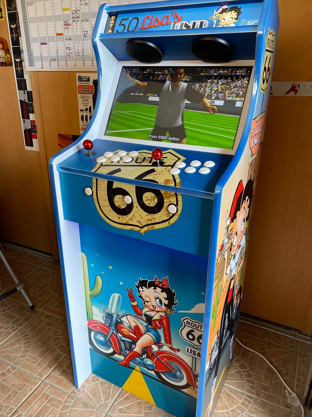 Borne arcade Betty Boop Route 66 terminée et installée — Art'cade Design Nice