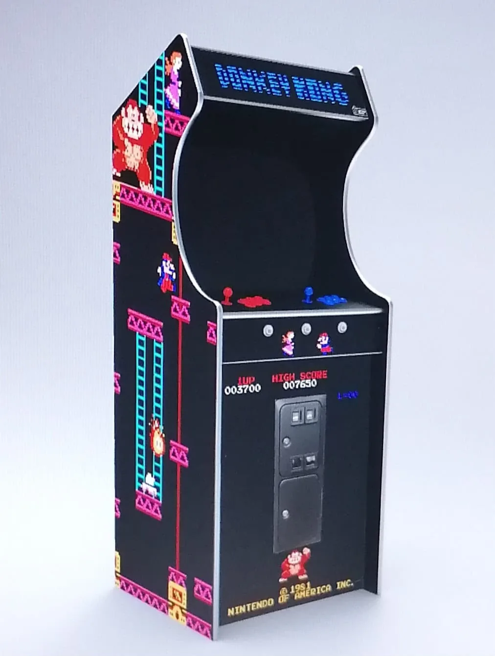 Borne arcade Donkey Kong vue de face sur fond clair — Art'cade Design Nice