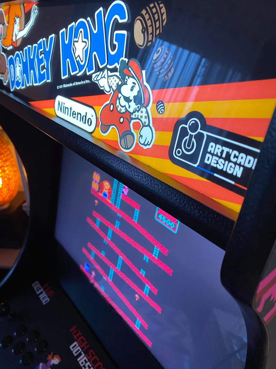 Marquee lumineux Donkey Kong et écran de jeu allumé — Art'cade Design Nice