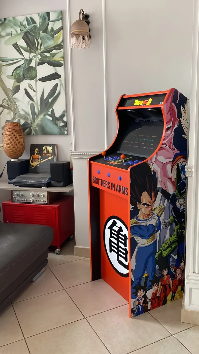 Borne arcade Dragon Ball terminée, prête à être livrée — Art'cade Design Nice