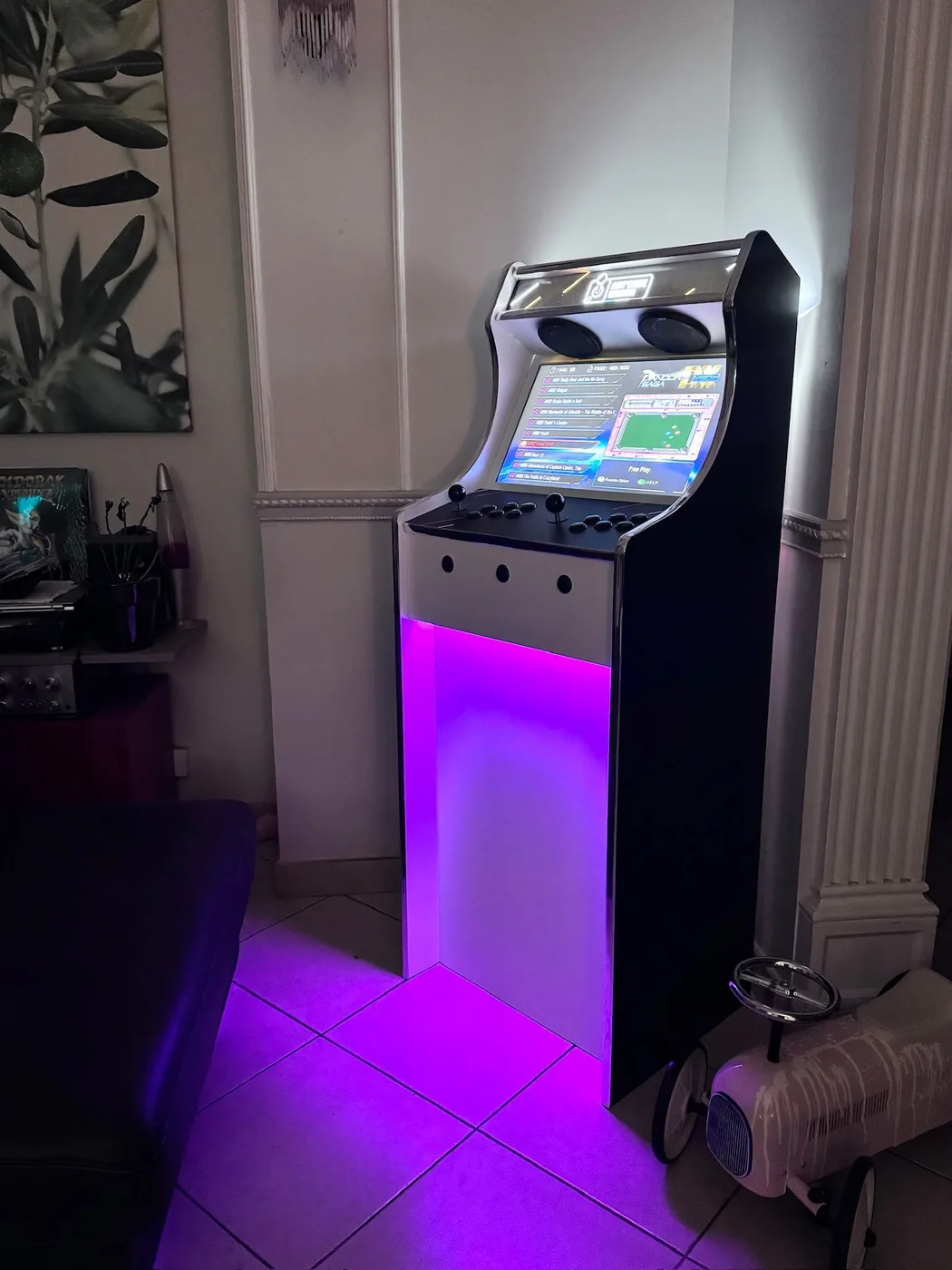 Borne arcade de mariage éclairée en violet — Art'cade Design Nice