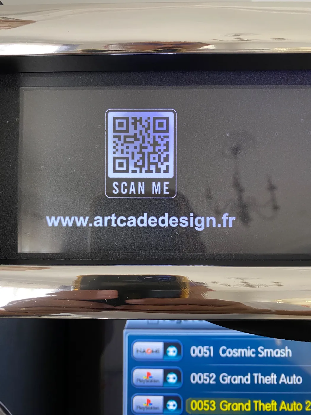 QR code et liste des jeux disponibles sur la borne locative — Art'cade Design Nice