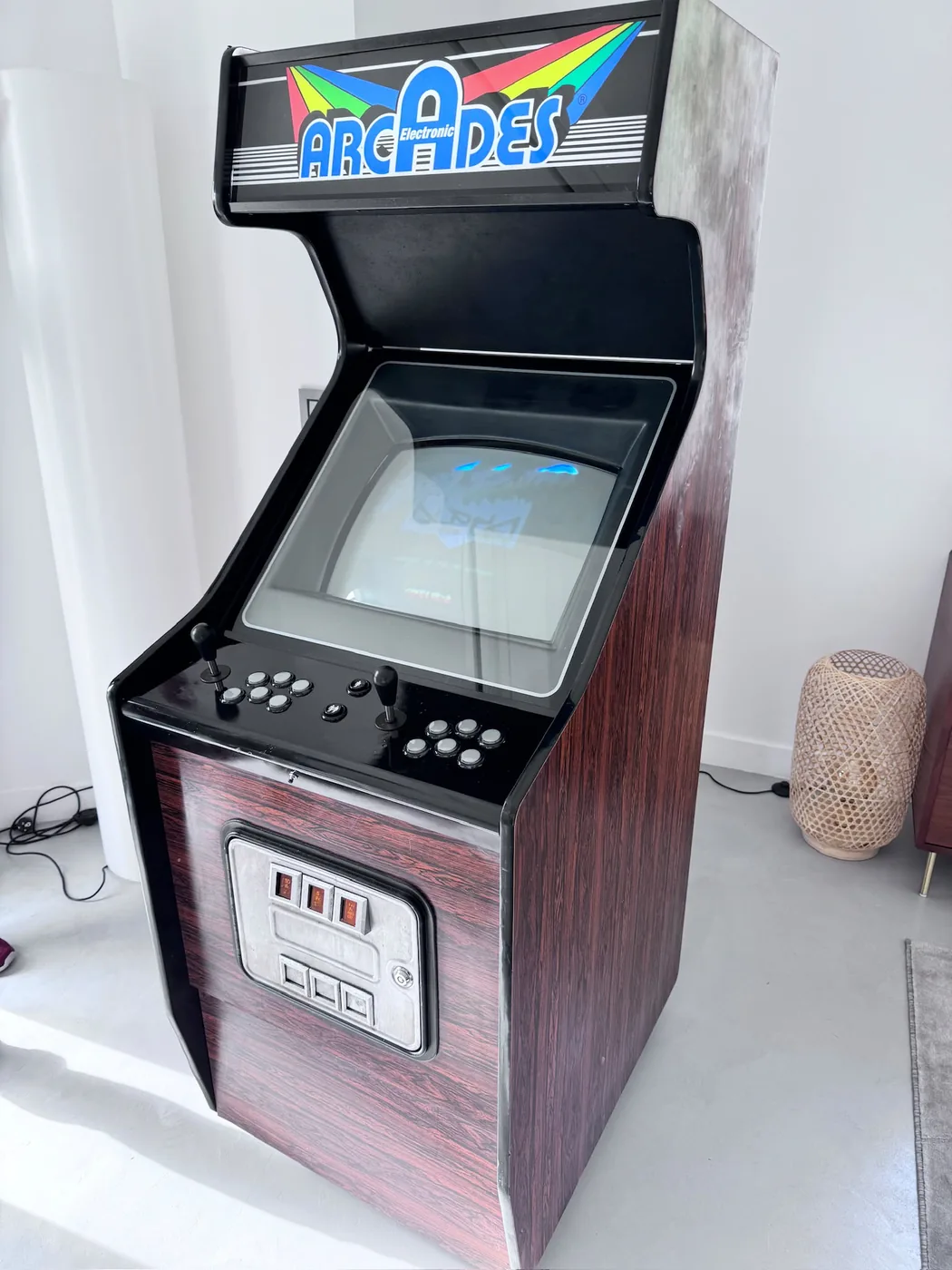 Borne d'arcade vintage Arcades Electronic restaurée, finition bois — Art'cade Design Nice