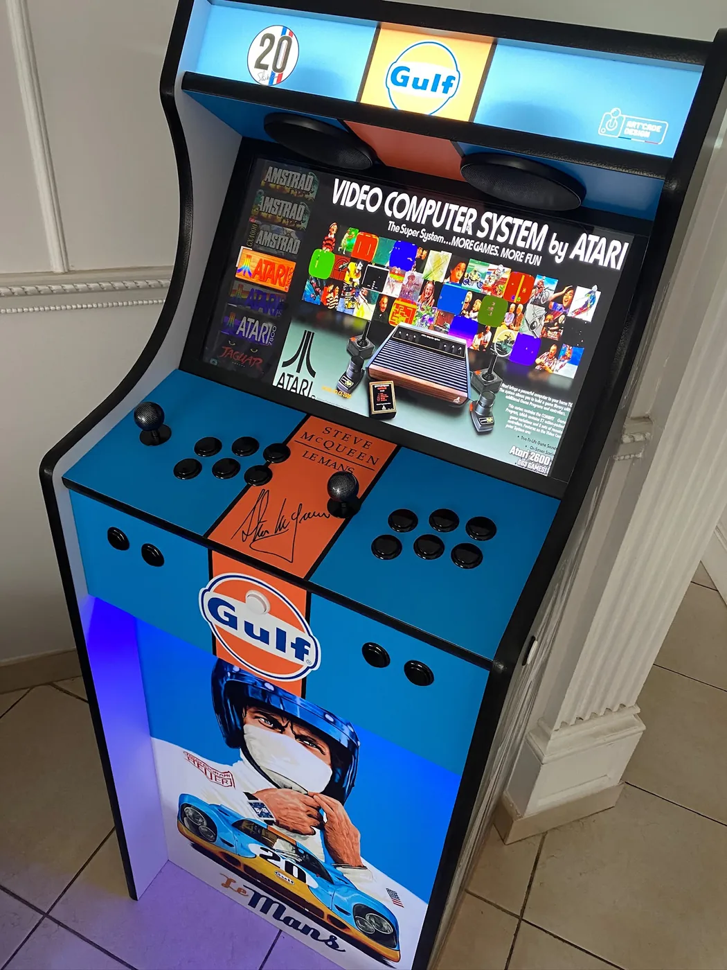 Borne arcade Steve McQueen allumée, écran de jeu Atari — Art'cade Design Nice