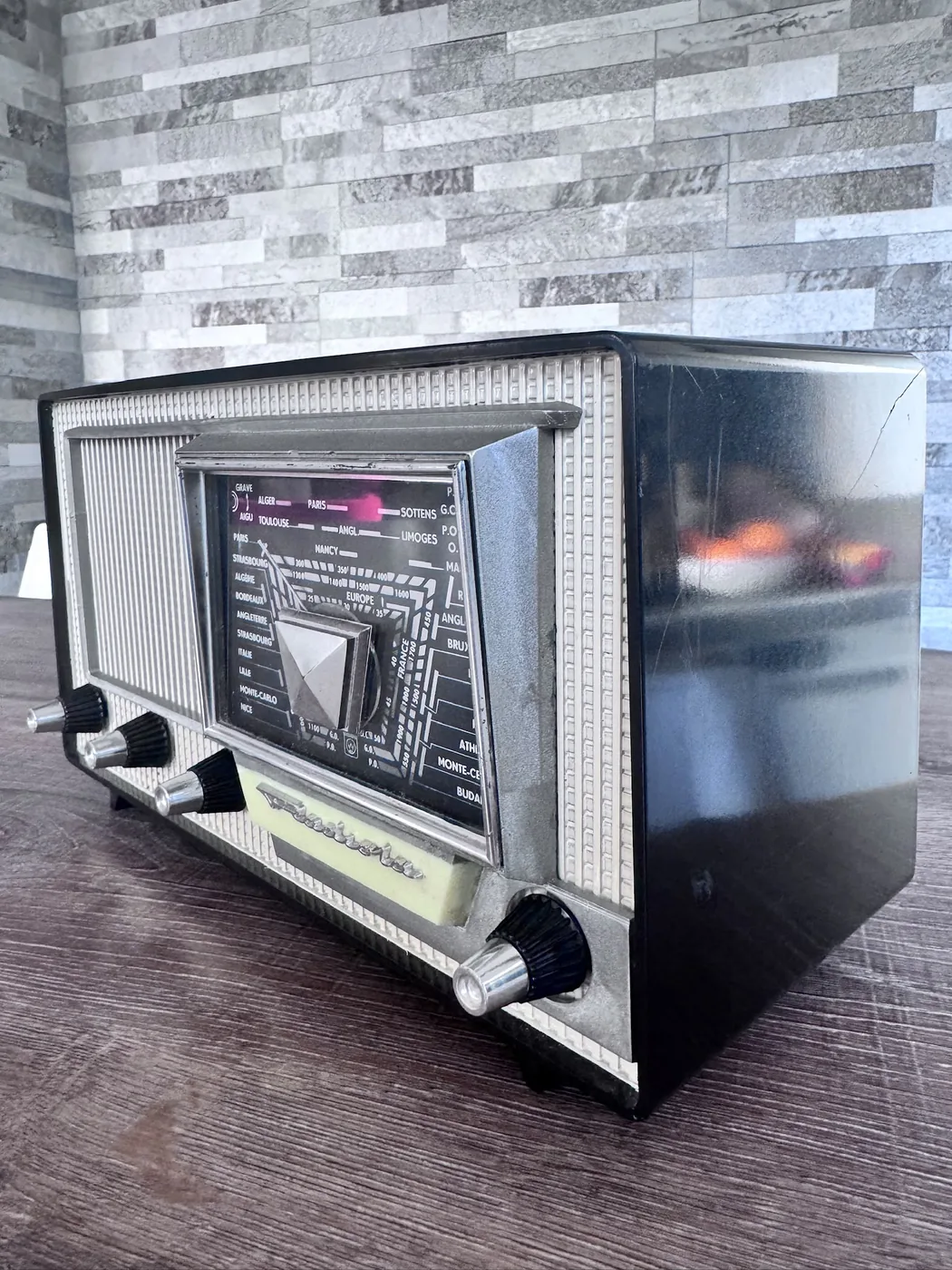 Poste radio Radiola vu de trois quarts — Art'cade Design Nice