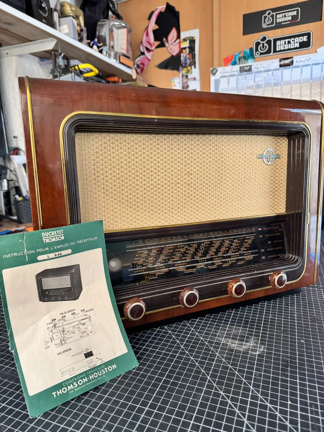 Poste radio Ducretet Thomson L.646 en caisse bois arrivé à l'atelier avec sa notice d'origine — Art'cade Design Nice