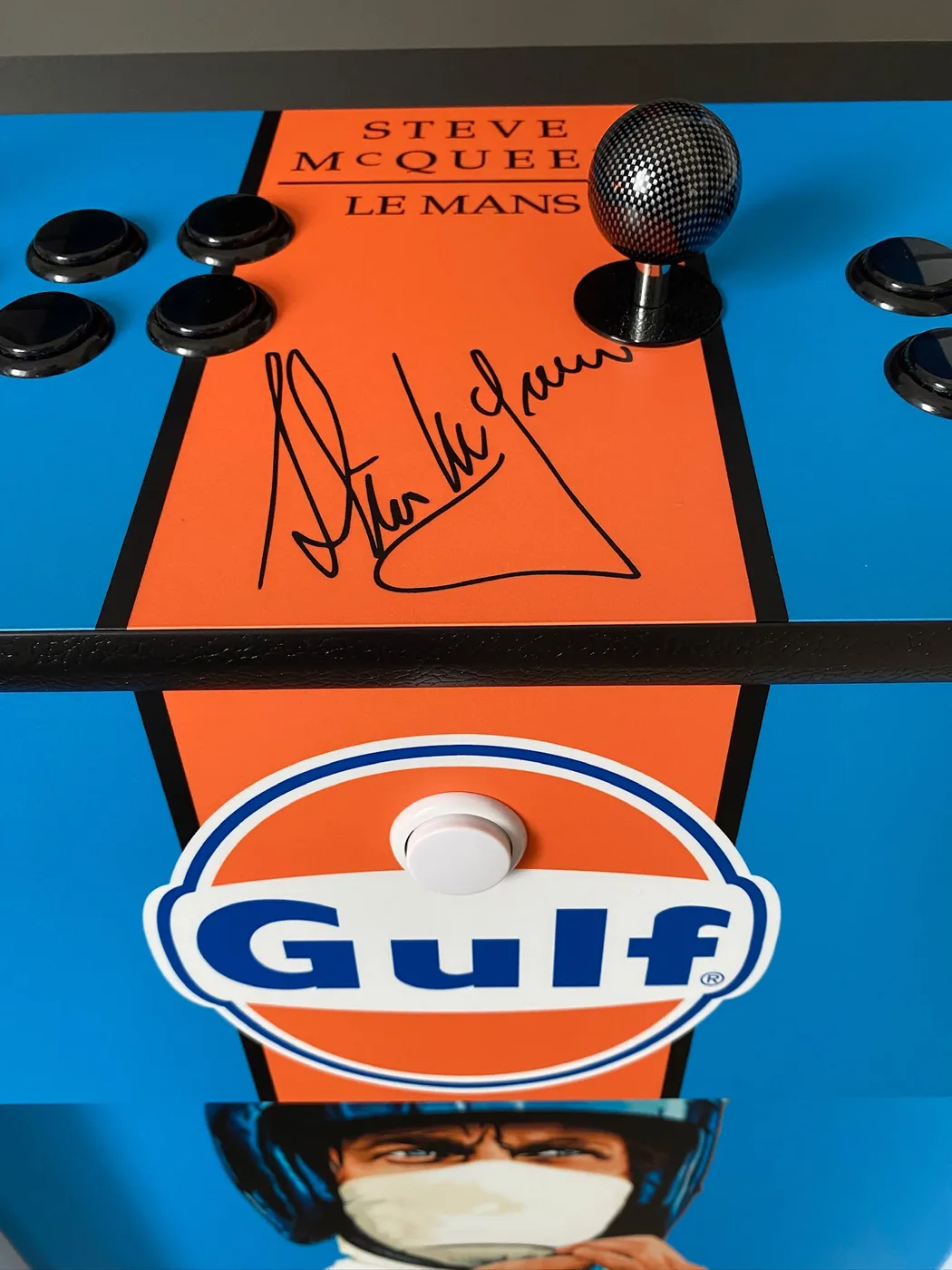 Composants premium : boutons et joystick Sanwa, panneau signé — borne Classic Art'cade Design Nice