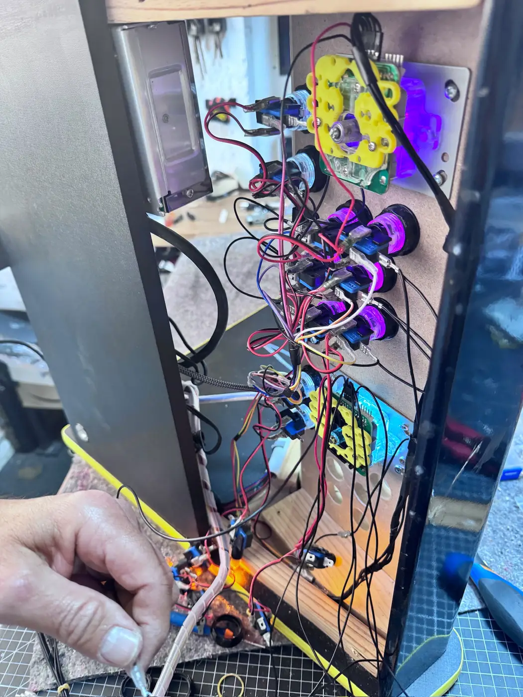 Restauration électronique borne arcade : câblage, joysticks et boutons — Art'cade Design Nice