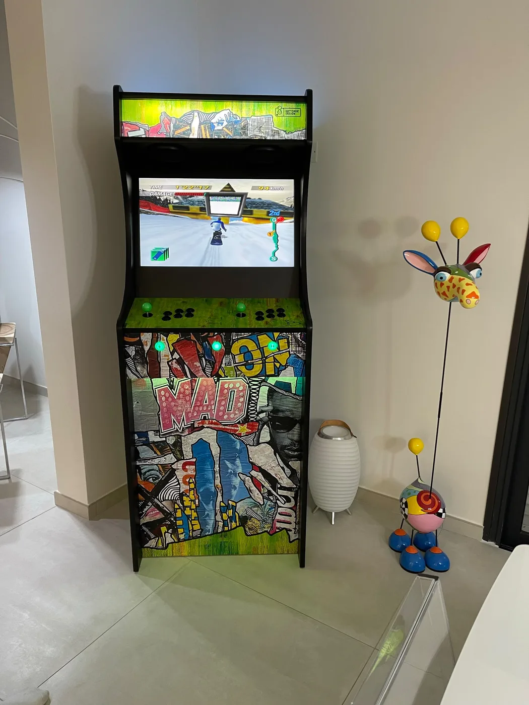 Borne d'arcade XL habillée d'une œuvre pop-art de Gregory Berben — Art'cade Design Signature